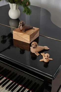 Adorno Wally morsa, Roble