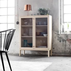 Aparador Prio alto, Abedul aceitado blanco, puerta de vidrio