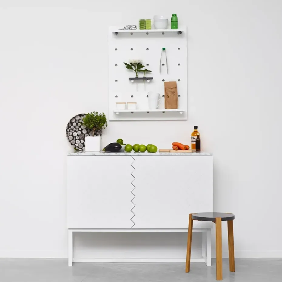 Aparador Story, Azul medianoche, base de roble aceitado blanco