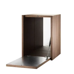 Armario pequeño String, Nogal, interior de la puerta de acero inoxidable, panel trasero de espejo