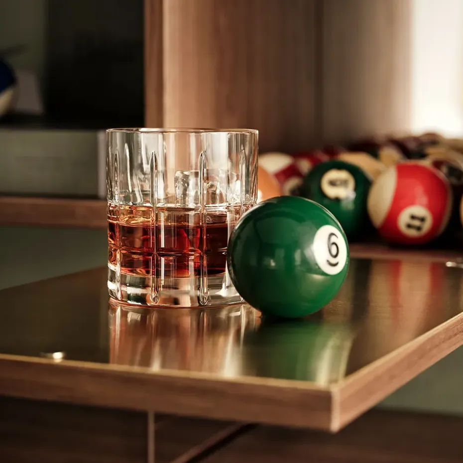 Armario pequeño String, Nogal, interior de la puerta de acero inoxidable, panel trasero de espejo