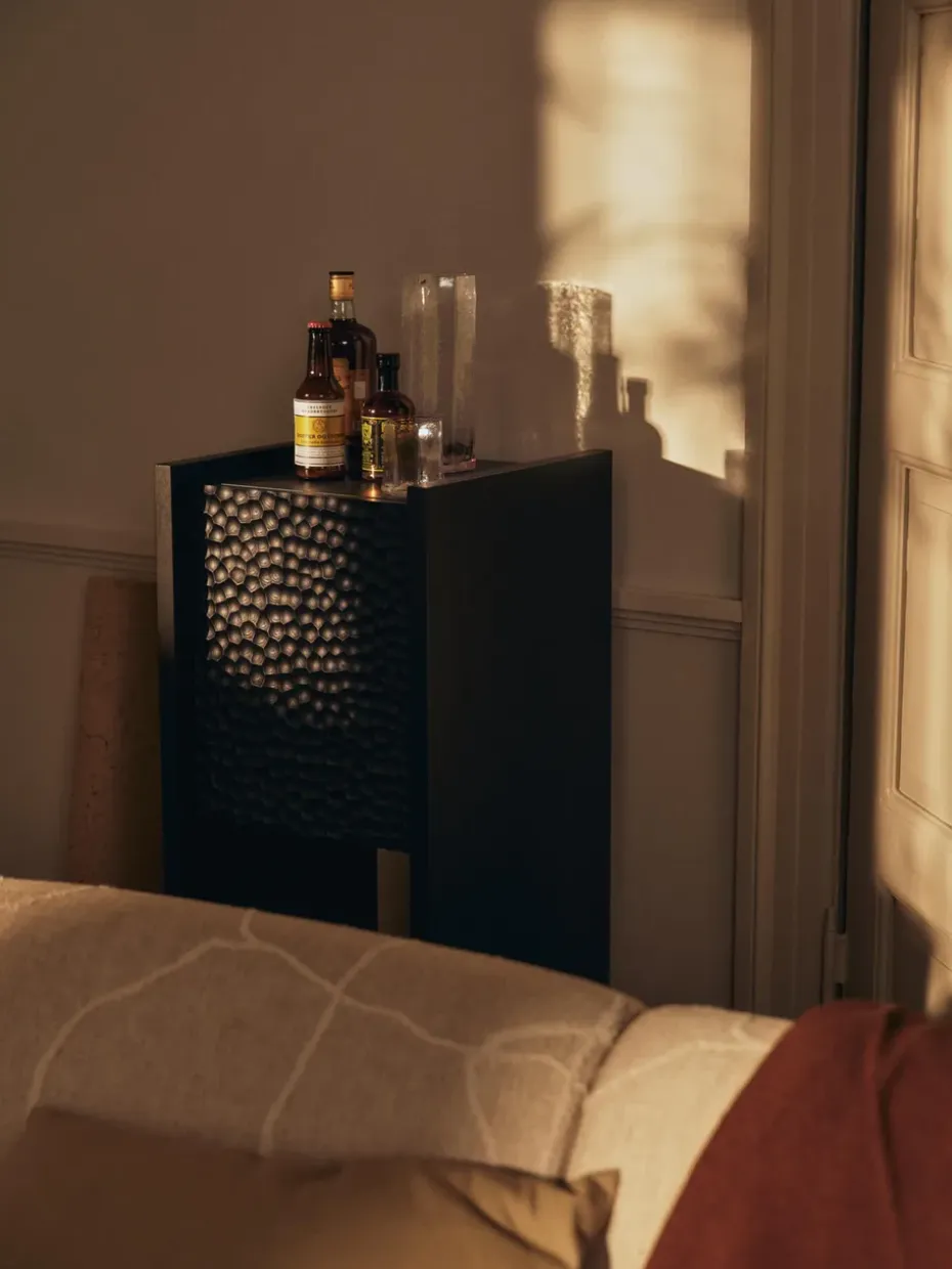 Armario Scarni, Fresno teñido oscuro, 38×40×100 cm