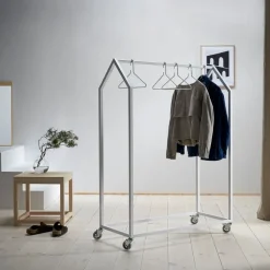 Burro de ropa Clothing House, Negro