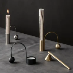 Candelabro Balance latón, vela alargada