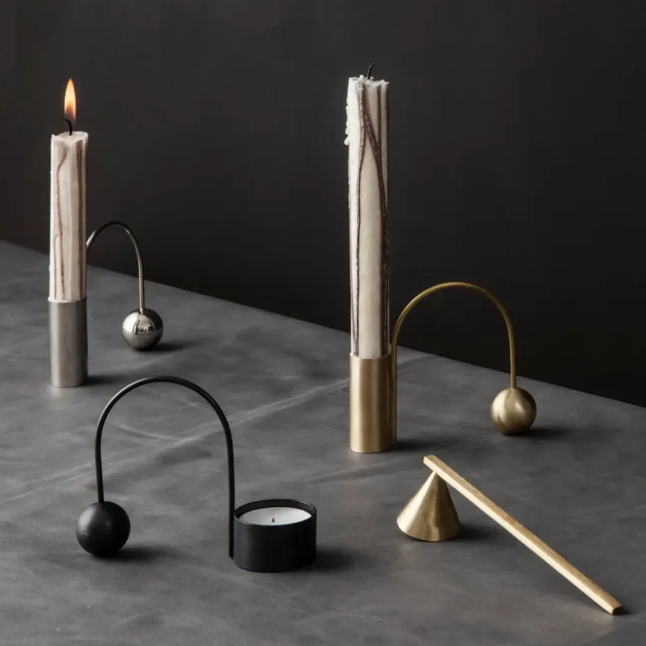 Candelabro Balance latón, vela alargada