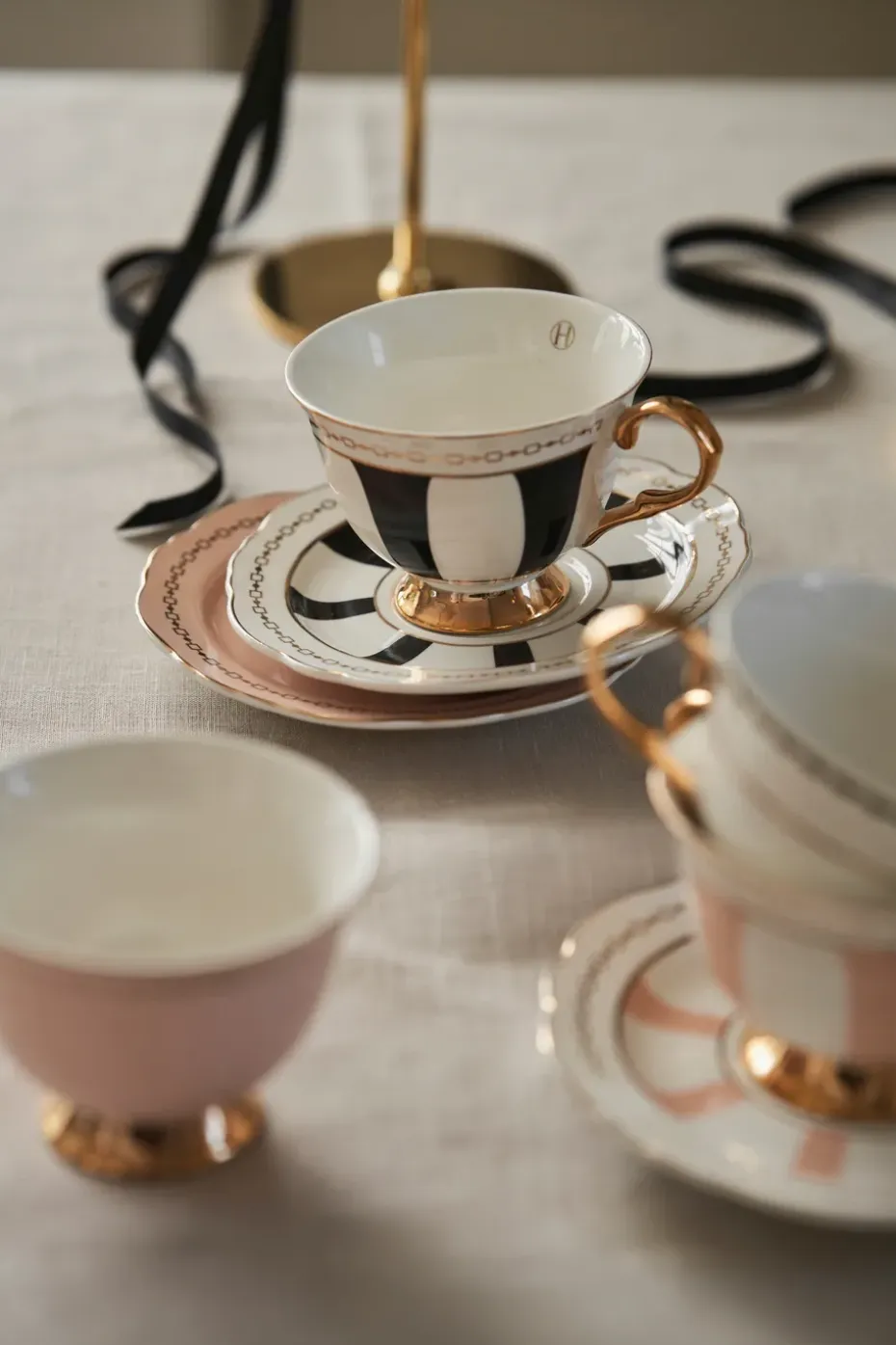 Candelabro Ninfea No.2, Latón