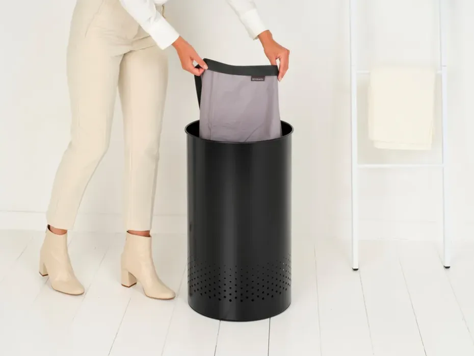 Cesto de lavandería Brabantia tapa de plástico 60 L, Negro mate