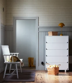 Cómoda Vidja alta, Lacado blanco, 5 cajones