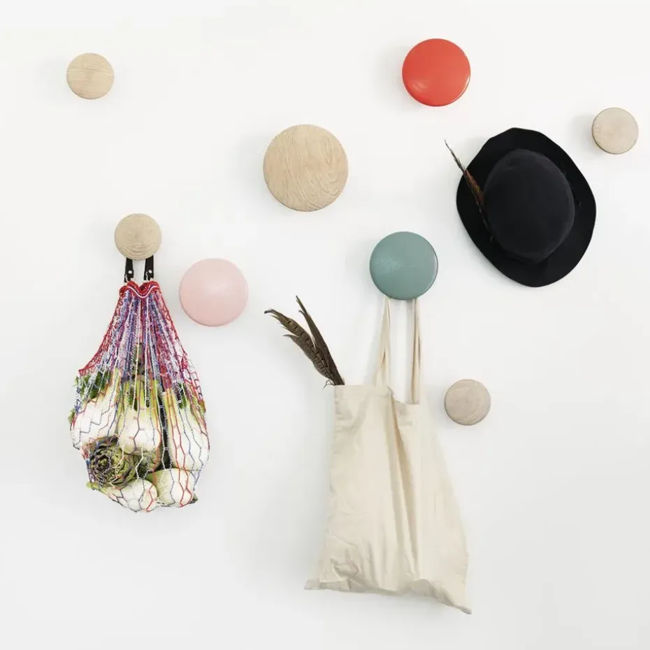 Colgador de pared The Dots, mediano, roble