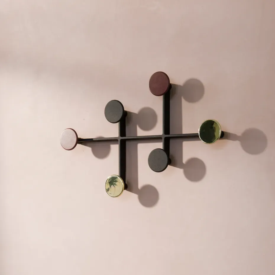 Colgador de ropa Afteroom, negro-latón