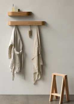 Colgador de ropa Epoch 79 cm., Roble