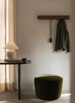 Colgador de ropa Epoch 79 cm., Roble teñido oscuro