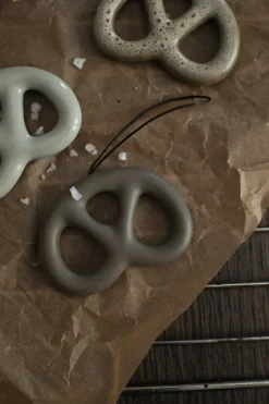 Colgante decorativo Hanging pretzel, Dust