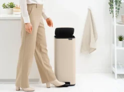 Cubo de basura con pedal Bo 30 L, Beige suave
