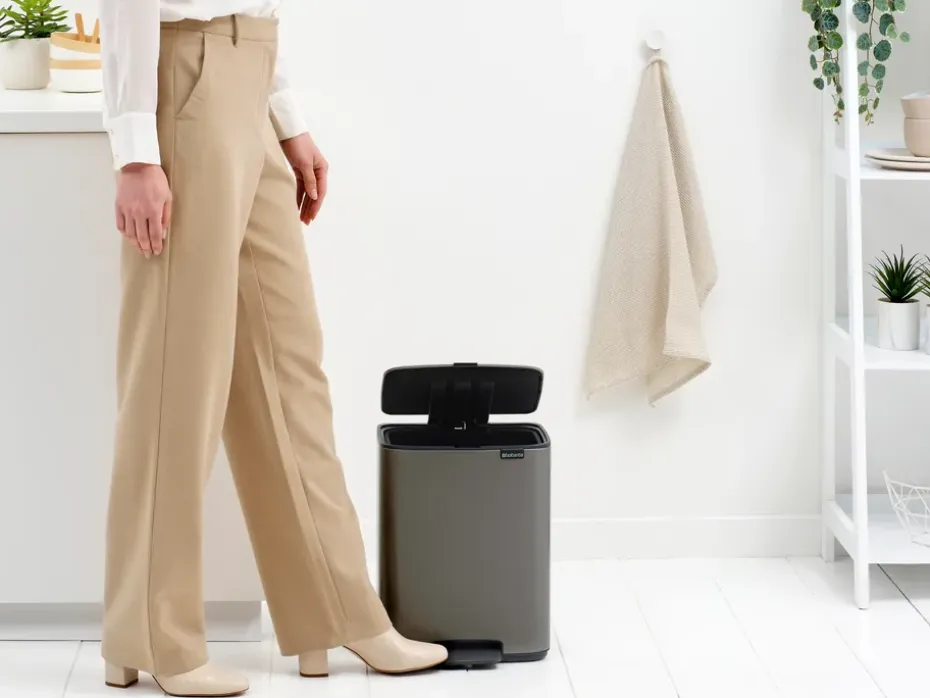 Cubo de basura con pedal Bo 12 L, Platino