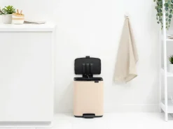 Cubo de basura con pedal Bo 12 L, Beige suave