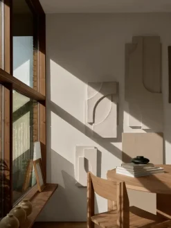 Decoración de pared Serif Relief S, Off white