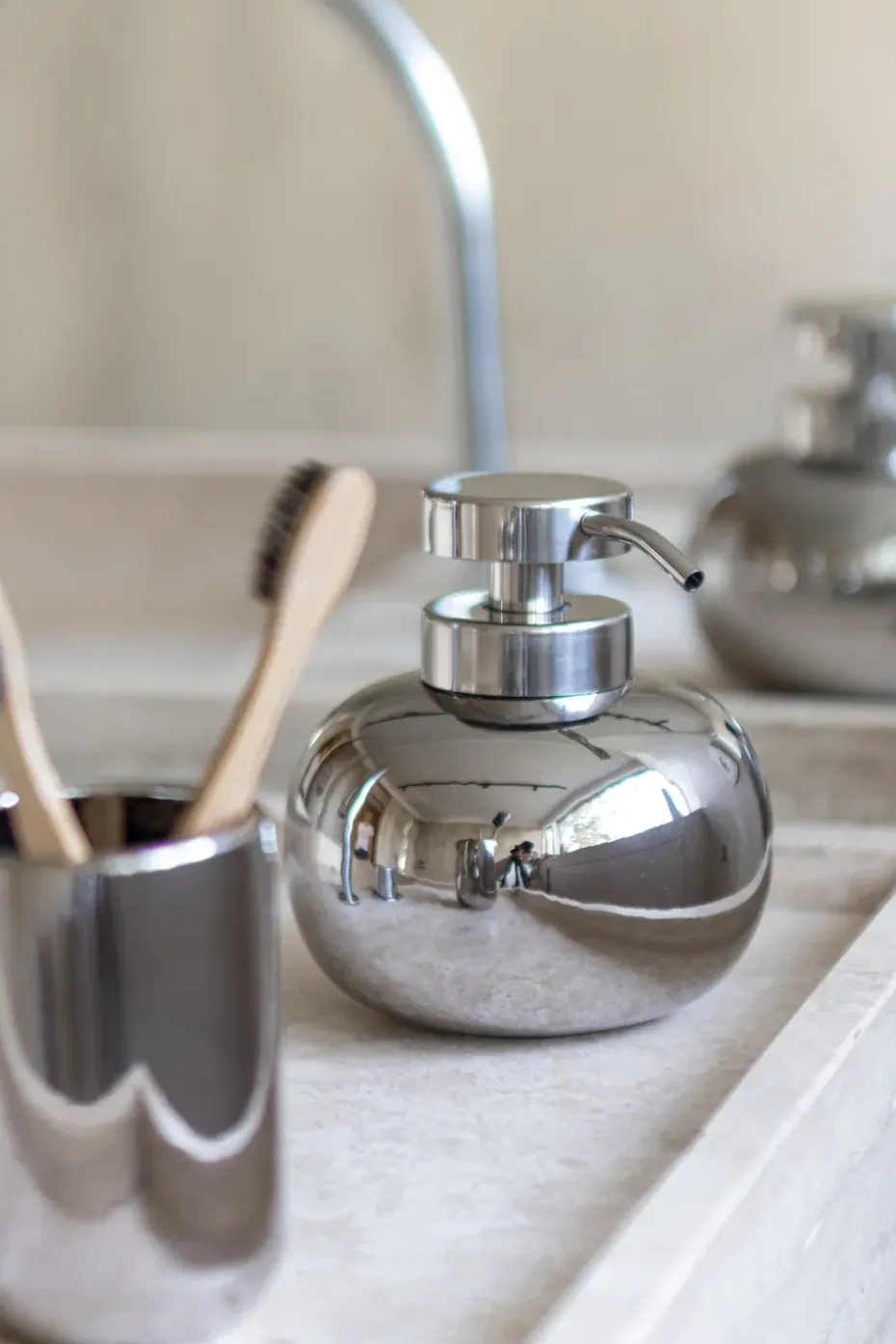 Dispensador de jabón Lotus bajo, Chrome