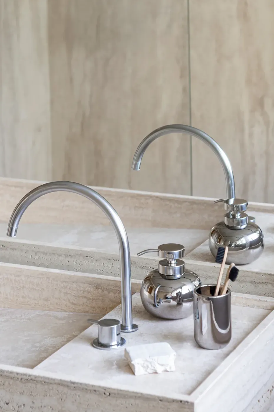 Dispensador de jabón Lotus bajo, Chrome