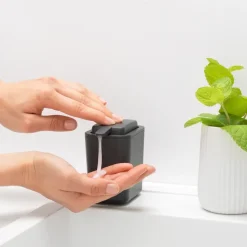 Dispensador de jabón para cocina Brabantia 11,5 cm, gris oscuro