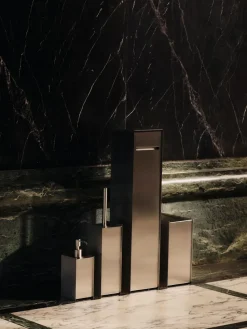 Escobilla de baño Sama, Brushed stainless steel