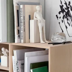 Escultura con mensaje Character, The hedonist