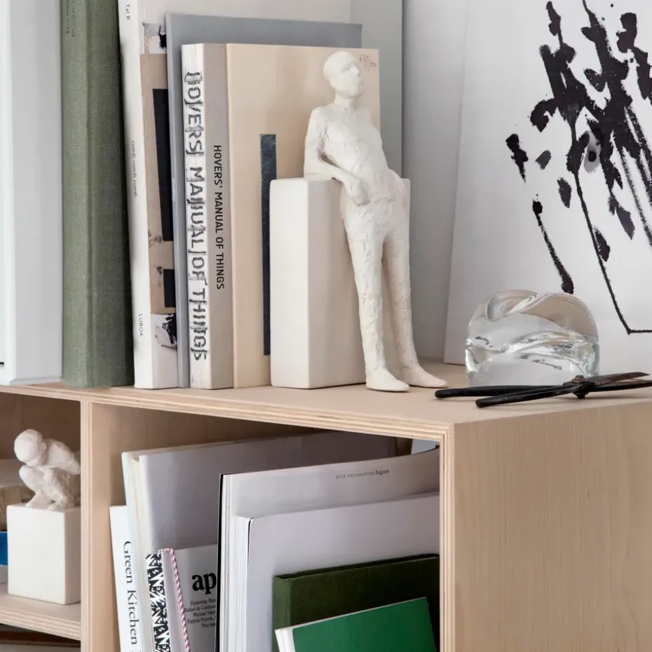 Escultura con mensaje Character, The hedonist