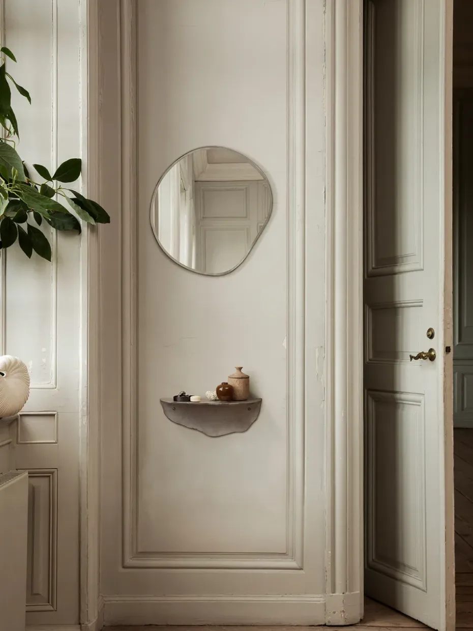 Espejo Pond, Small dark chrome