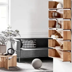 Estantería de pared Stack, Oak, soportes en nogal aceitado oscuro