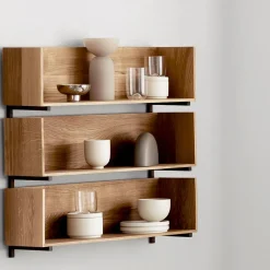Estantería de pared Stack, Oak, soportes en nogal aceitado oscuro