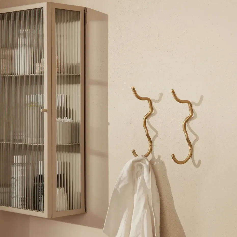 Gancho Curvature sencillo, latón