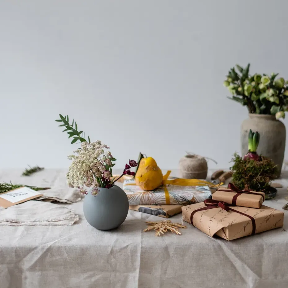 Jarrón Ball gris, 10 cm