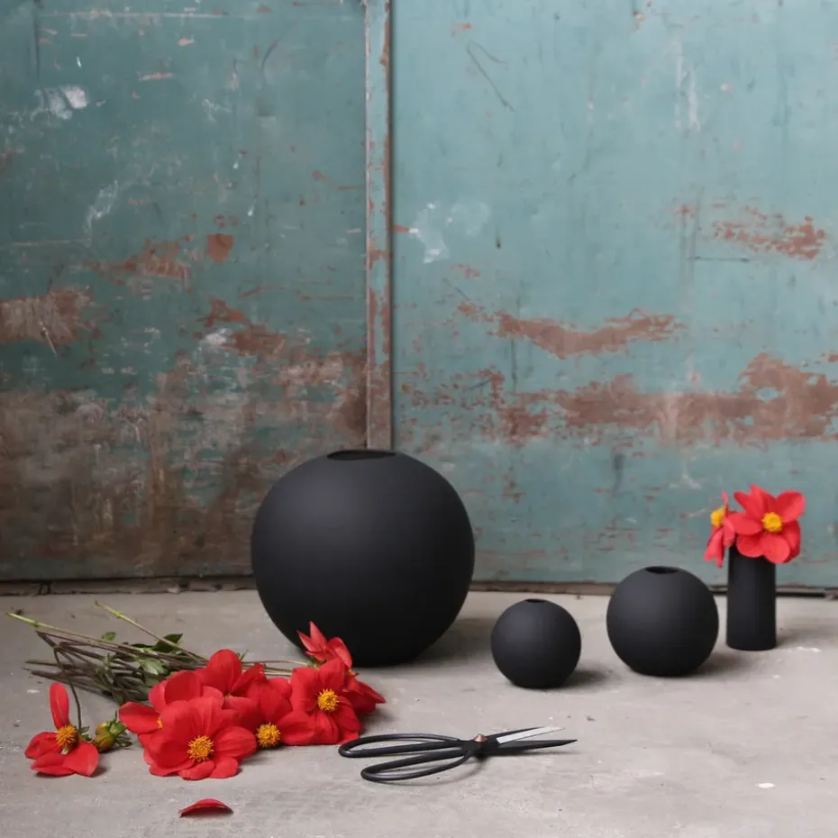 Jarrón Ball negro, 8 cm