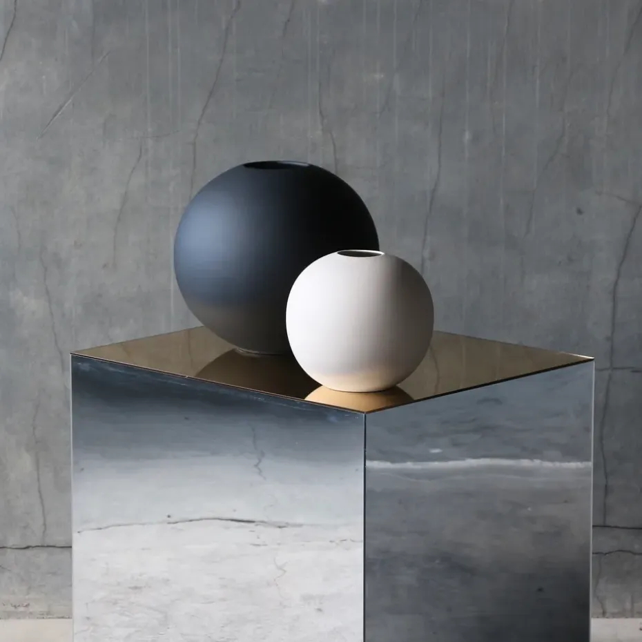 Jarrón Ball negro, 30 cm