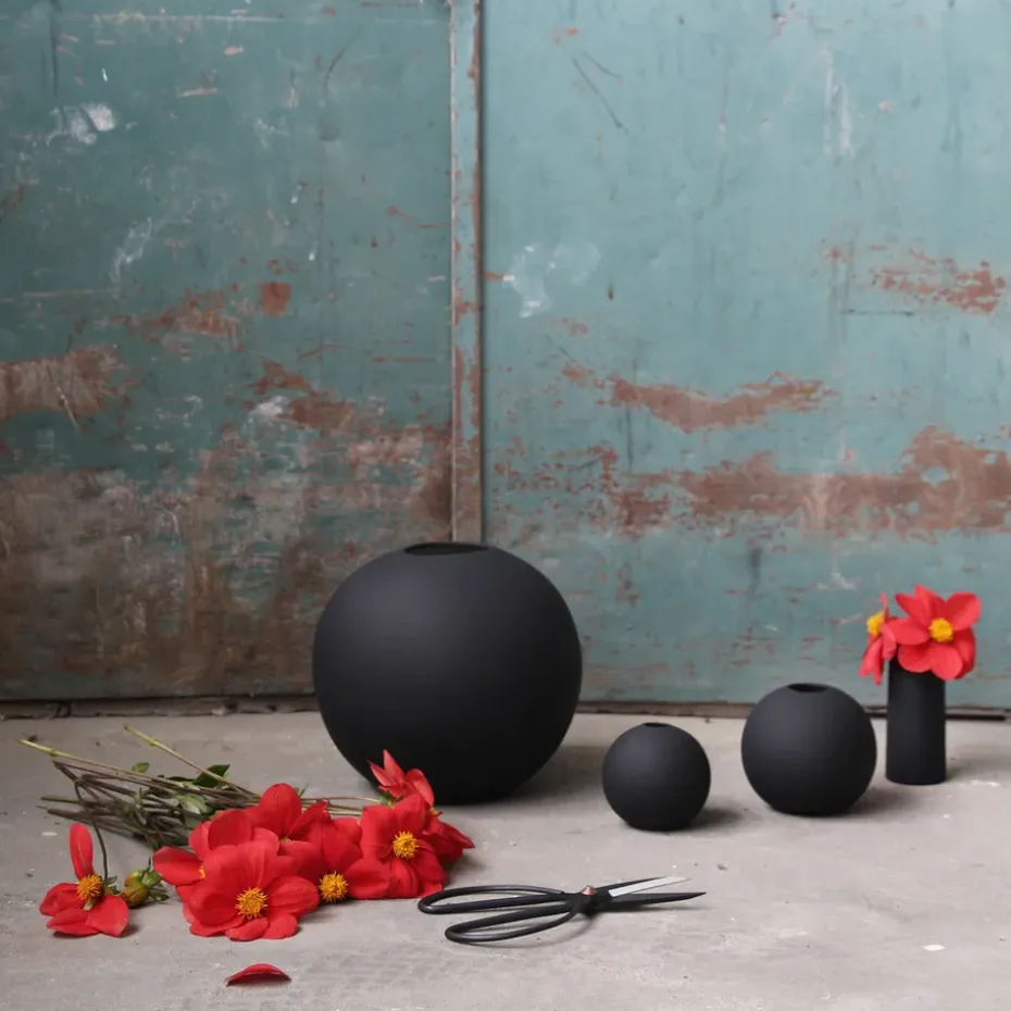 Jarrón Ball negro, 10 cm