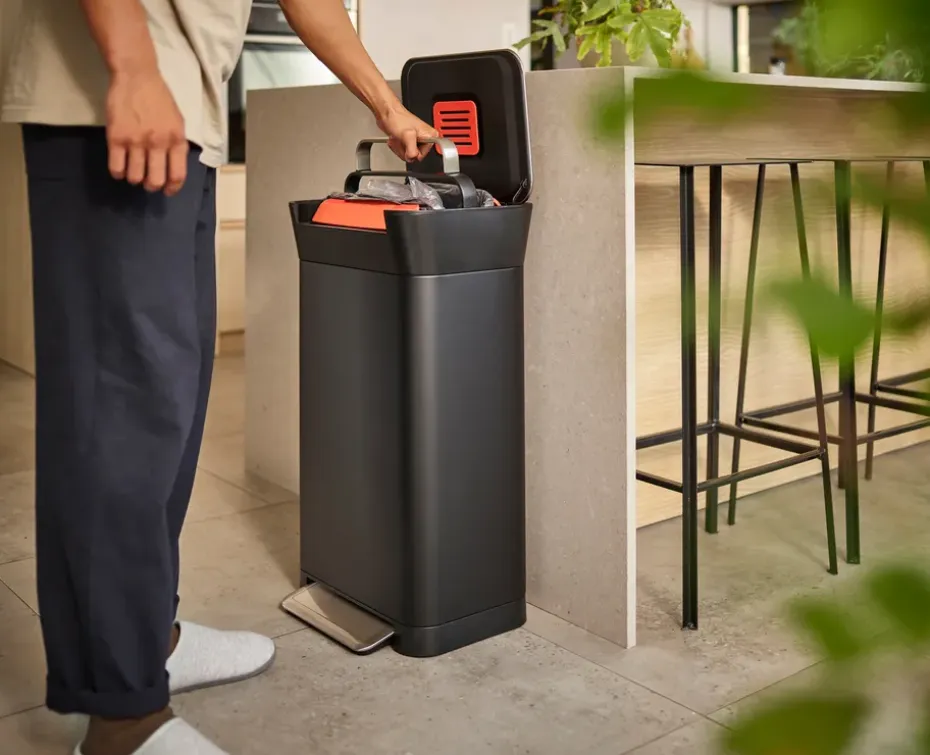 Joseph Joseph Titan compactador de basura pedal 30 L, Carbon black