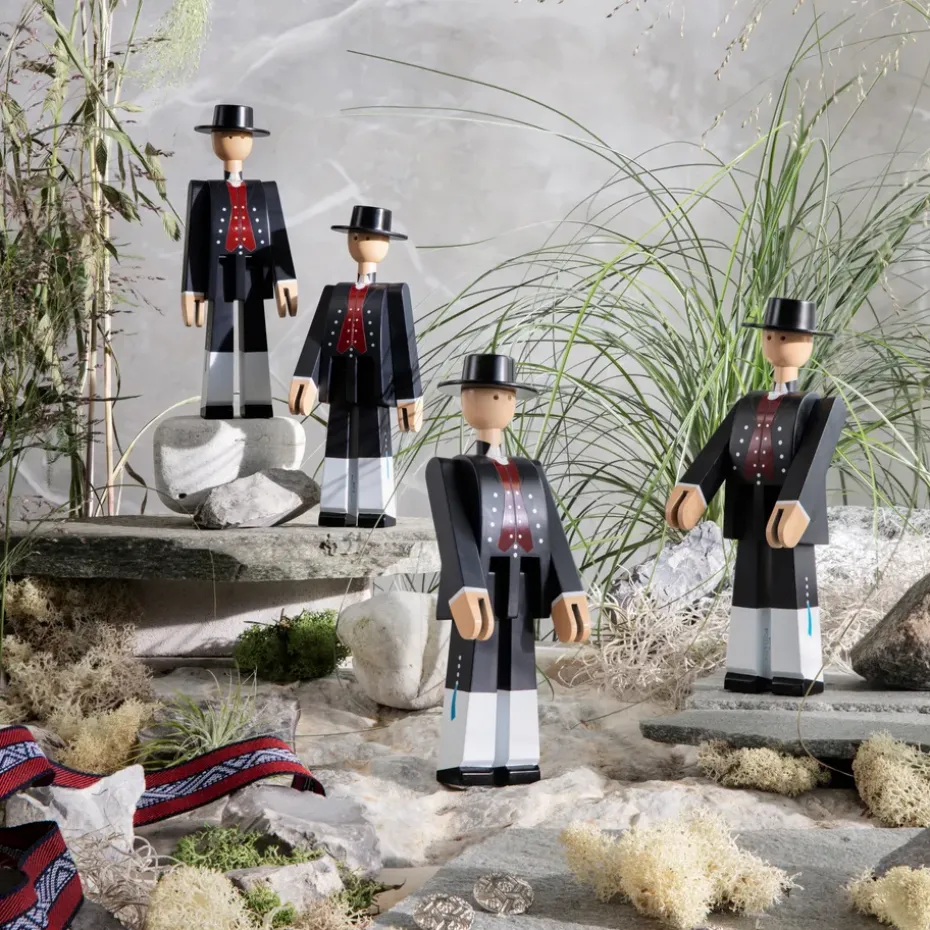 Kay Bojesen hombre en traje típico noruego, negro-rojo-blanco