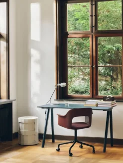 Mesa auxiliar Facet Cabinet 20, Eggshell