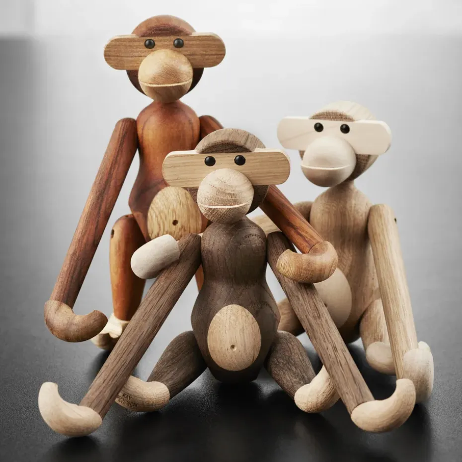 Mono de madera pequeño, roble-roble ahumado