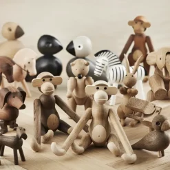 Mono de madera pequeño, roble-roble ahumado