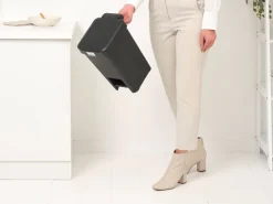 Papelera con pedal StepUp de 10 L, Gris oscuro