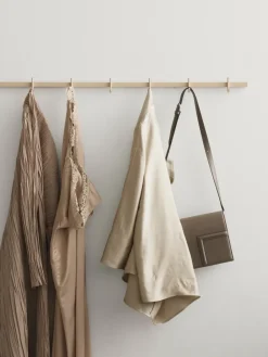 Perchero con pomos Relief medium 82 cm, Fresno