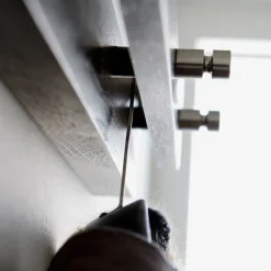 Perchero Cutter, Roble teñido en negro, 5 pomos