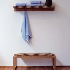 Perchero de pared Cutter , Teca