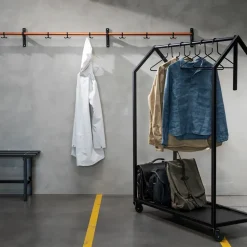 Perchero Nostalgi, Aluminio, base negra