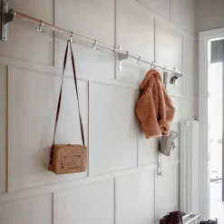 Perchero Nostalgi, Latón, base blanca