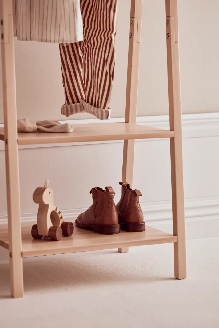 Perchero Saga blonde, Haya