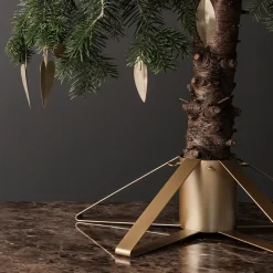 Pie para árbol de Navidad Ferm Living, latón