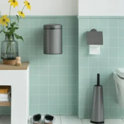 Portaescobillas de inodoro ReNew Brabantia, platino