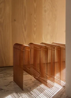 Revistero Curva, Amber